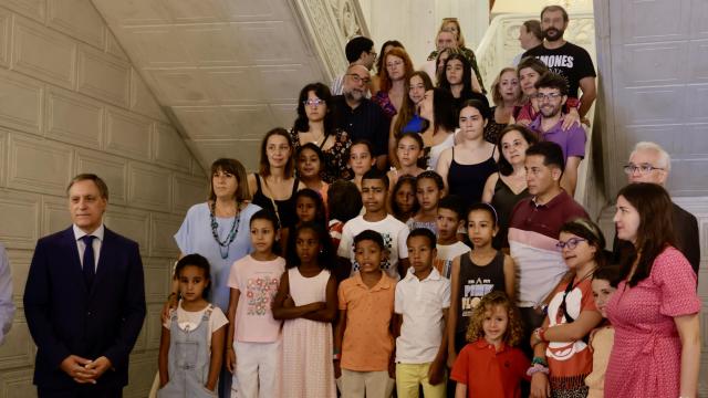 Los niños saharauis son recibidos por el alcalde