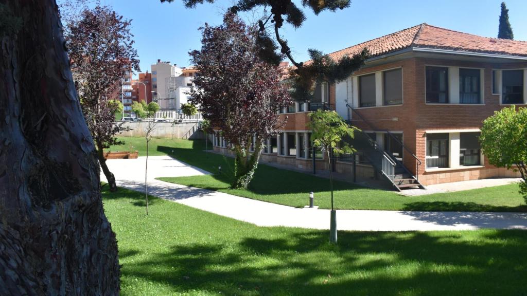 La parte delantera de la residencia