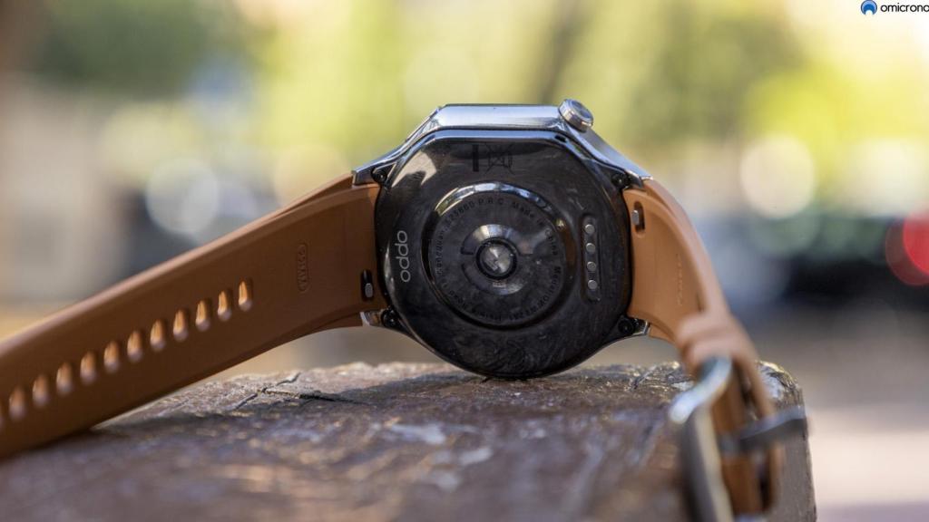 OPPO Watch X por detrás.
