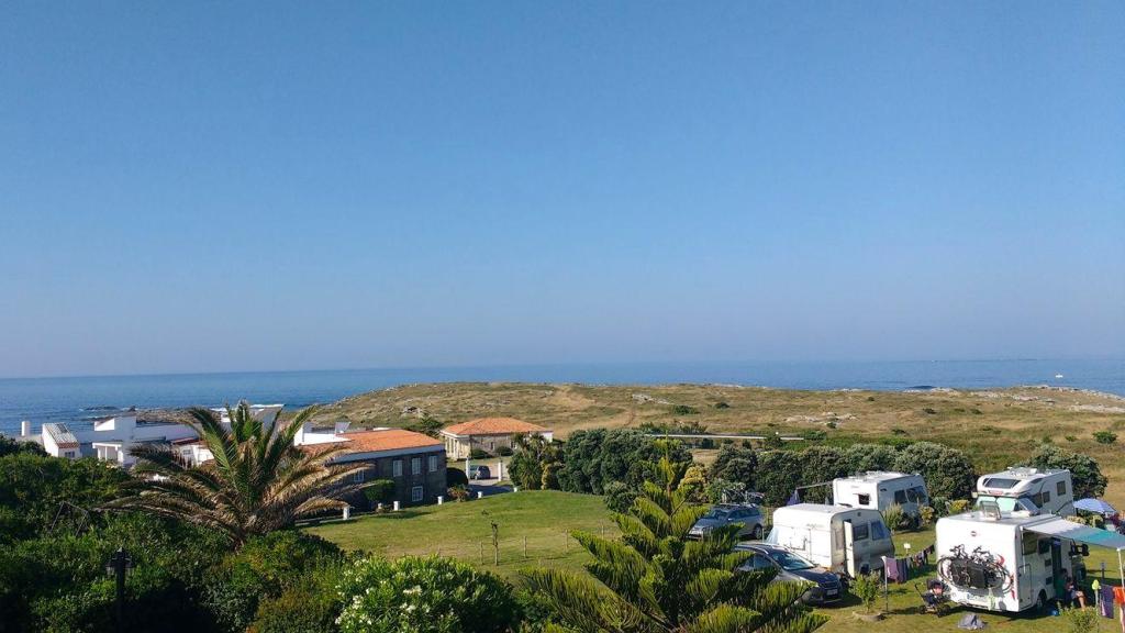 Vista general del camping en la costa coruñesa