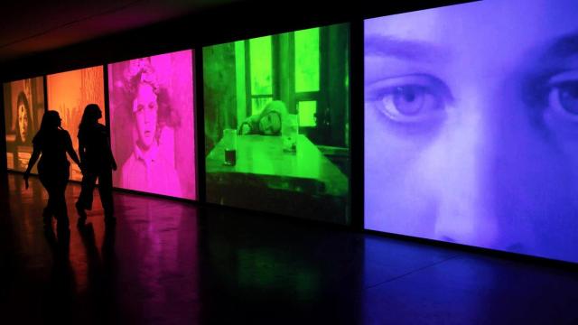 Susan Hiller: 'PSI Girls', 1999. © Museo Helga de Alvear. Foto: Tania Castro