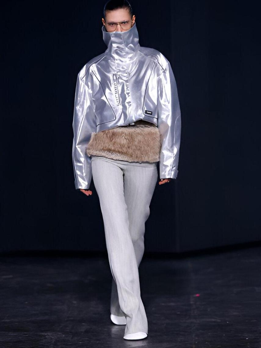 Silueta del desfile de Coperni.