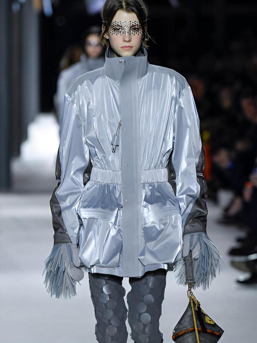 Silueta del desfile de Louis Vuitton.