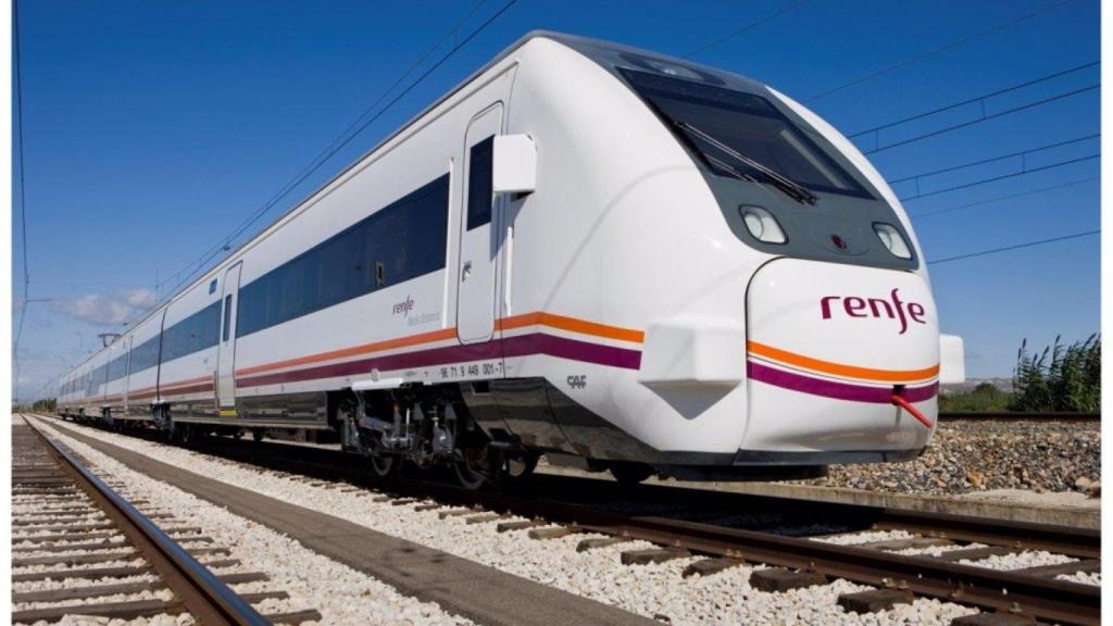 Imagen de archivo de un tren de media distancia de Renfe.