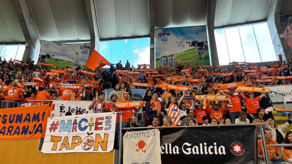 Aficionados del Básquet Coruña en el Palacio de los Deportes de Riazor