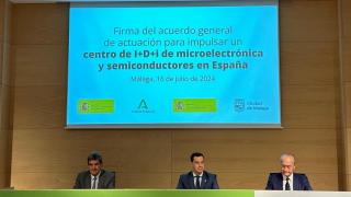 José Luis Escrivá, Juanma Moreno y Francisco de la Torre en el acto de firma del IMEC.