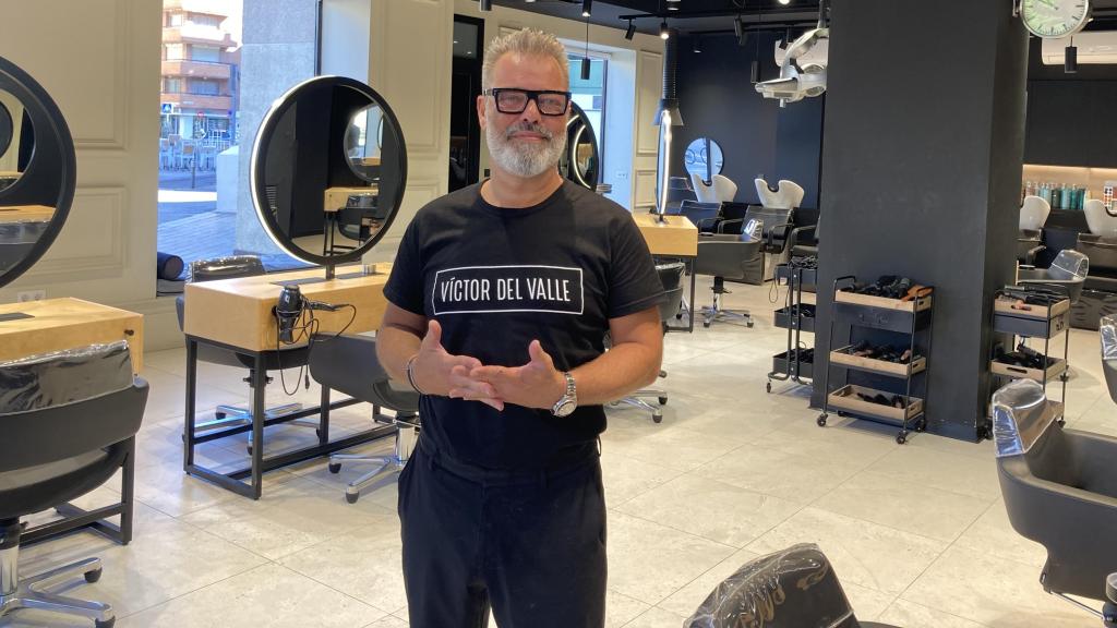 Así es el peluquero más famoso de España: tiene más de 1,6 millones de seguidores en redes