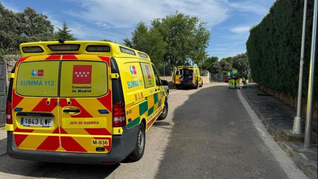 Los sanitarios del Summa 112 le estabilizan y trasladan en helicóptero en estado grave al hospital.