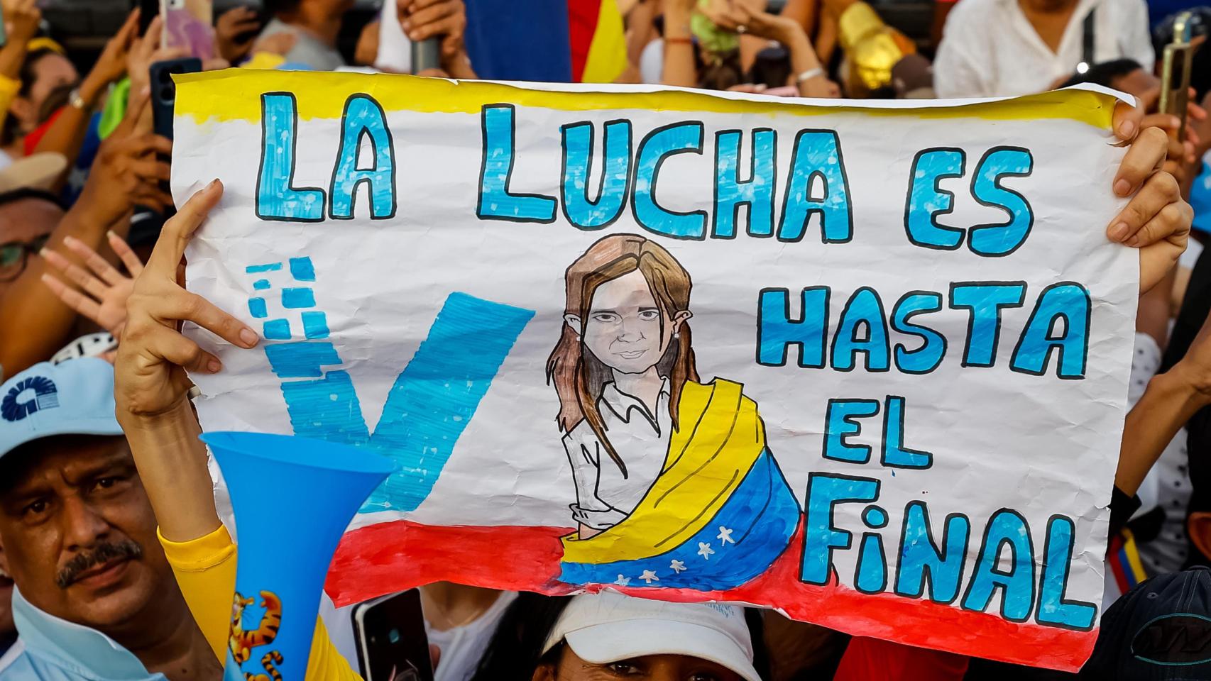 Pancarta en una manifestación en defensa de la candidatura del opositor González Urrutia.