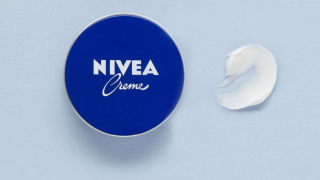 El aviso de un químico sobre la crema Nivea de lata azul: "Es muy eficaz a la hora de hidratar, pero..."
