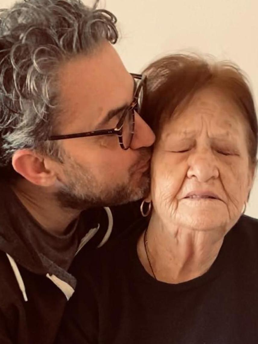 Máximo Huerta y su madre en una imagen compartida en Instagram.