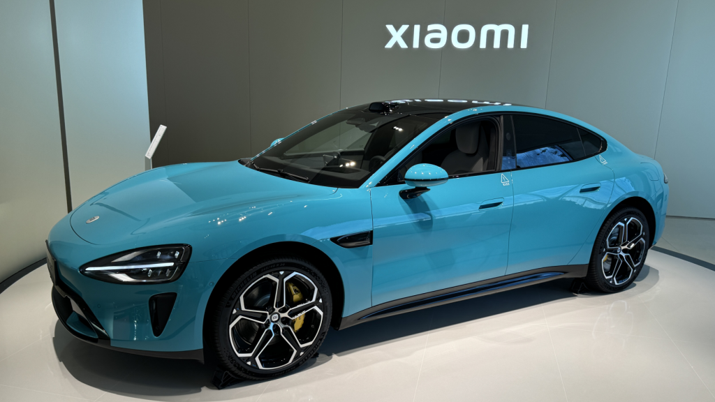 Xiaomi SU7 Max en la exposición de la marca en la fábrica