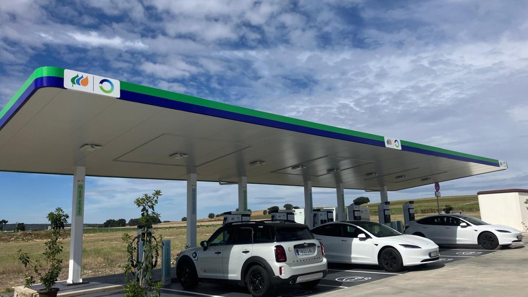Estación de recarga de coche eléctrico de Iberdrola | BP Pulse en Segovia.