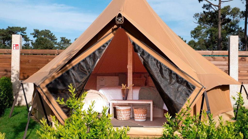 Una de las tiendas Bell del complejo