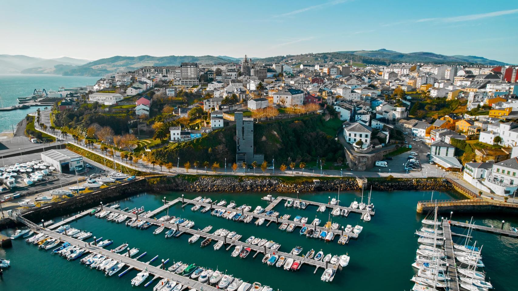 El mejor pueblo de Lugo para jubilarse cerca del mar, según la IA