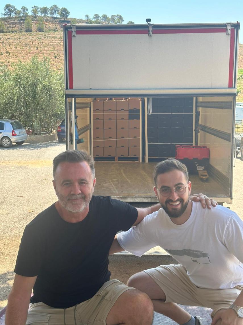 Pascual Cabedo (i.), fundador de la Europa Agricult Product (EAP), junto a otro miembro de la plataforma.