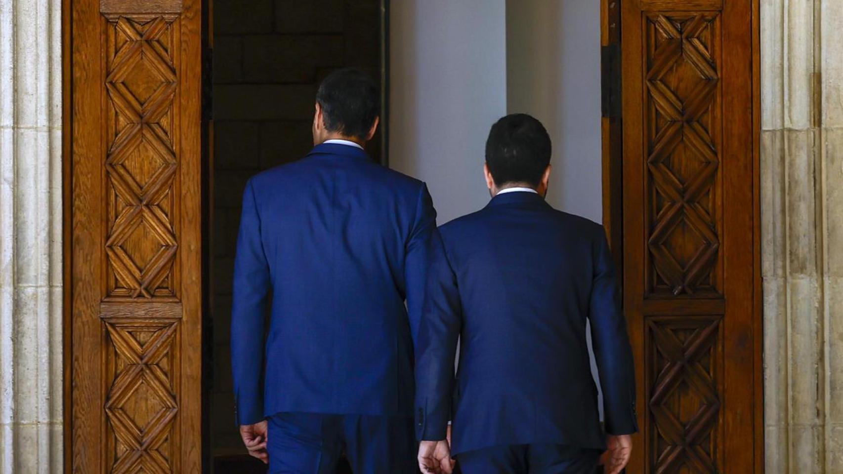 El presidente del Gobierno, Pedro Sánchez, este miércoles con el presidente de Cataluña en funciones, Pere Aragonès.