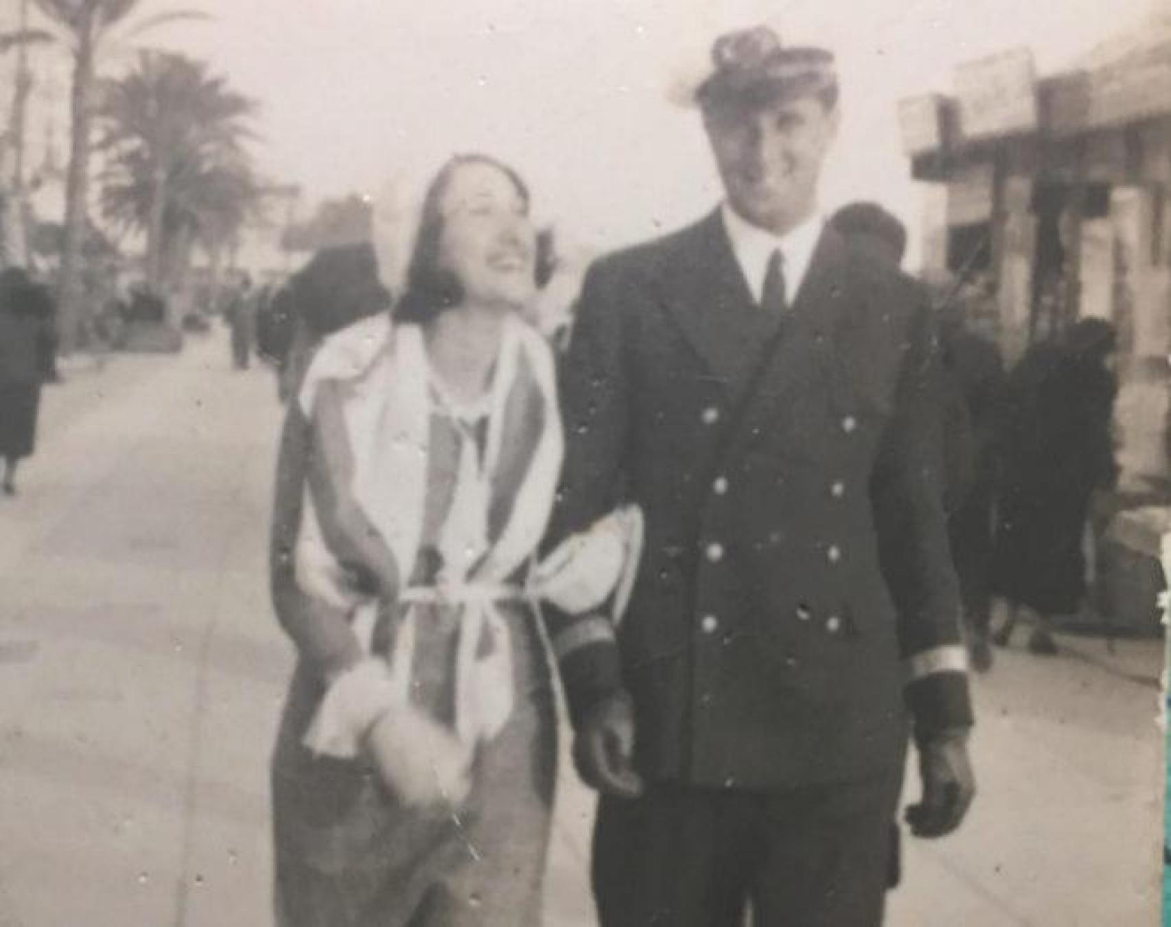 Larissa Swirski, con su marido, el militar sevillano Manuel Romero.