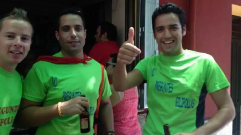 A la derecha, Ismael, en las fiestas de su pueblo, Jaraíz de la Vera.