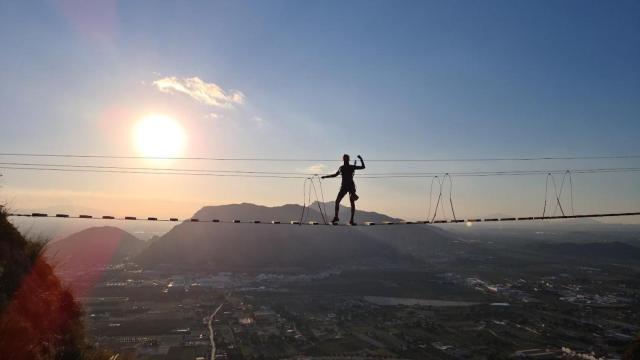 Uno de los puentes colgando en la Vía Ferrata de Redován.