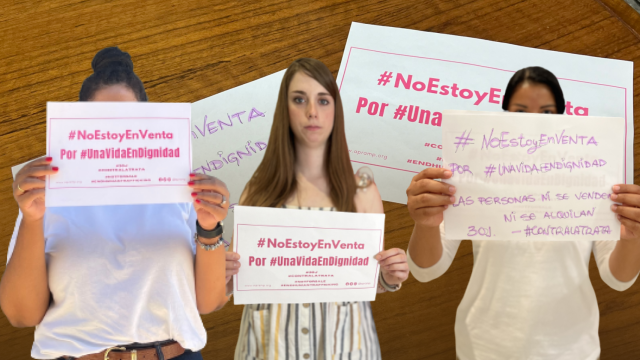 Varias mujeres de APRAMP que participan en la campaña.