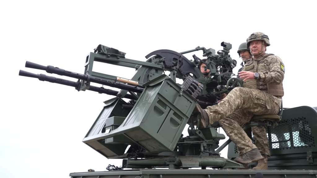 Arma con la que se derriban los drones detectados por los micrófonos