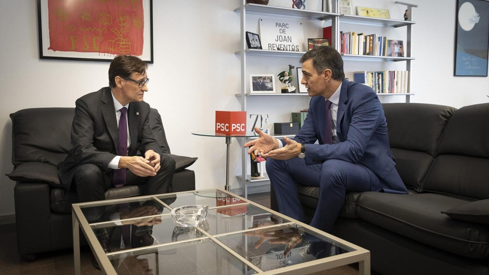 Salvador Illa y Pedro Sánchez, reunidos en Barcelona en diciembre pasado.