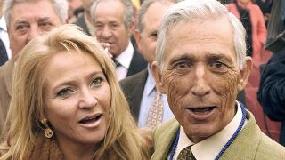 Paco Camino y su mujer, Isabel Sánchez-Flor, en una imagen de 2004.