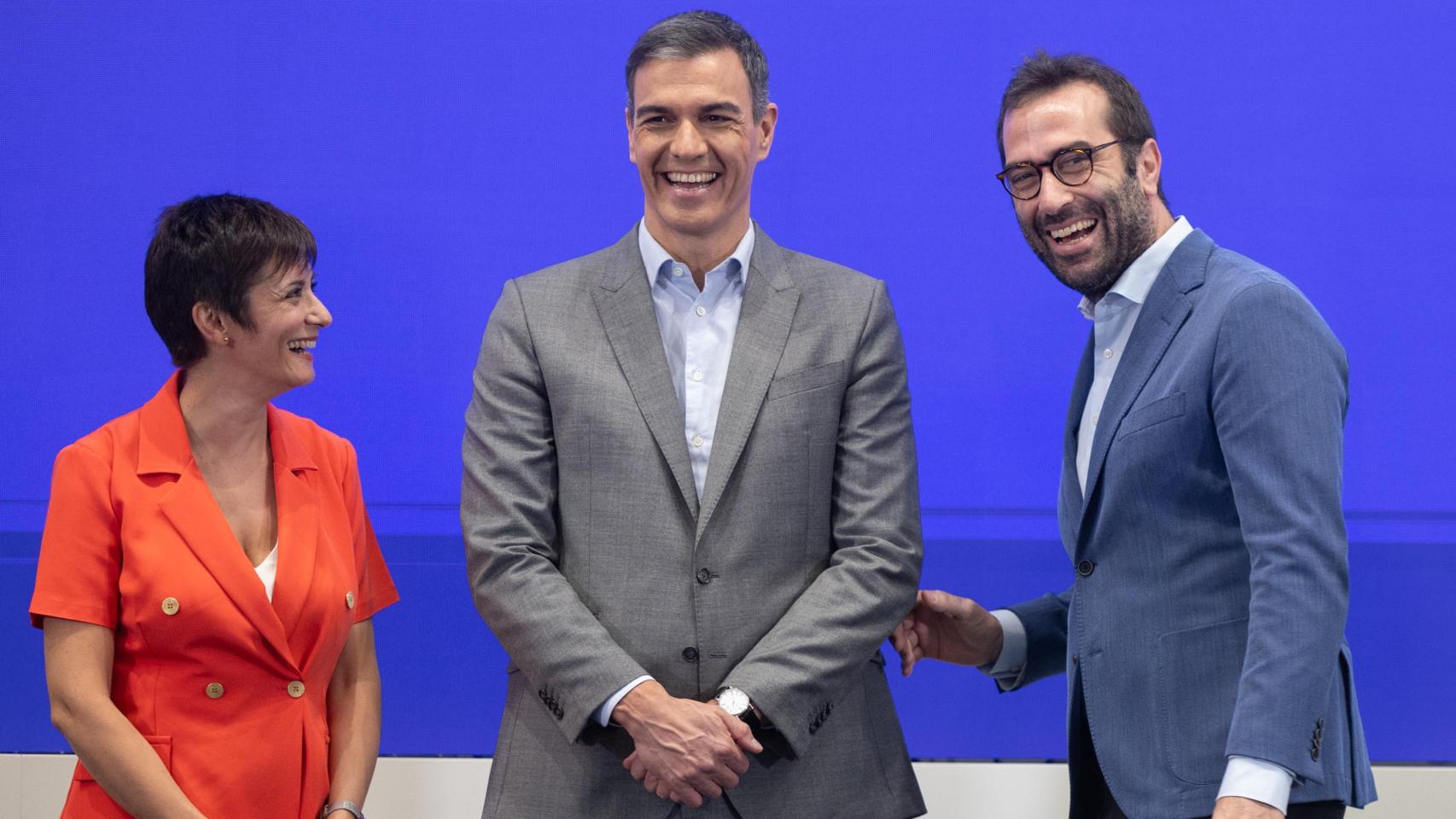 La ministra de Vivienda y Agenda Urbana, Isabel Rodríguez; el presidente del Gobierno, Pedro Sánchez, y el ministro de Economía, Comercio y Empresas, Carlos Cuerpo.