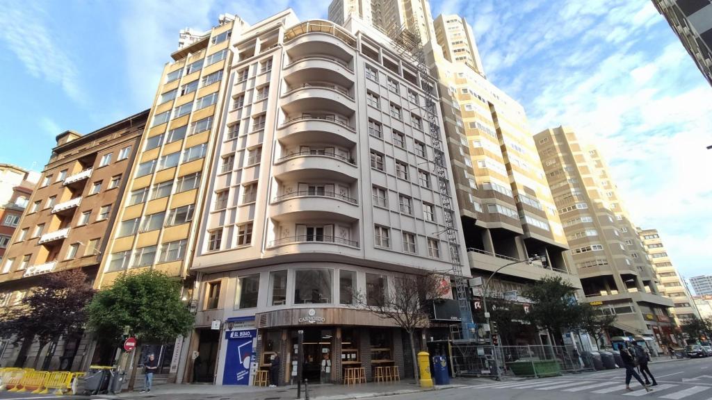 El Edificio Corral de A Coruña, entre Juan Flórez y la Avenida de Arteixo
