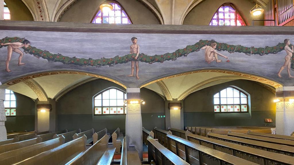 Interior de la catedral de Tampere con los frescos de Hugo Simberg. Foto: M. Cantó.
