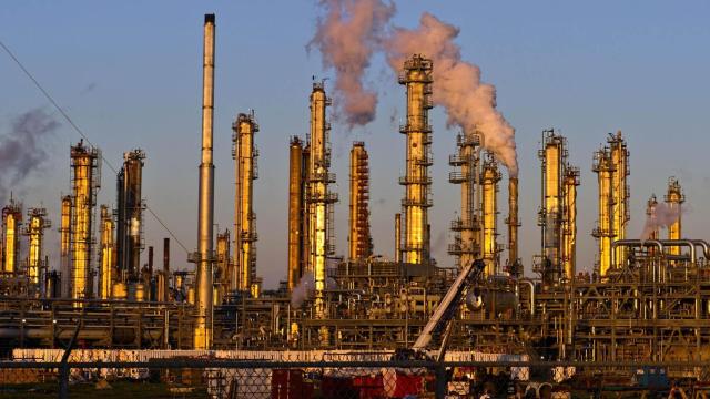 Refinería de petróleo en EEUU.