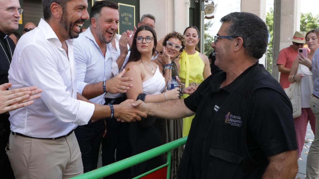 El presidente de la Generalitat, Carlos Mazón, hoy en la mascletà de las fiestas de Elche.