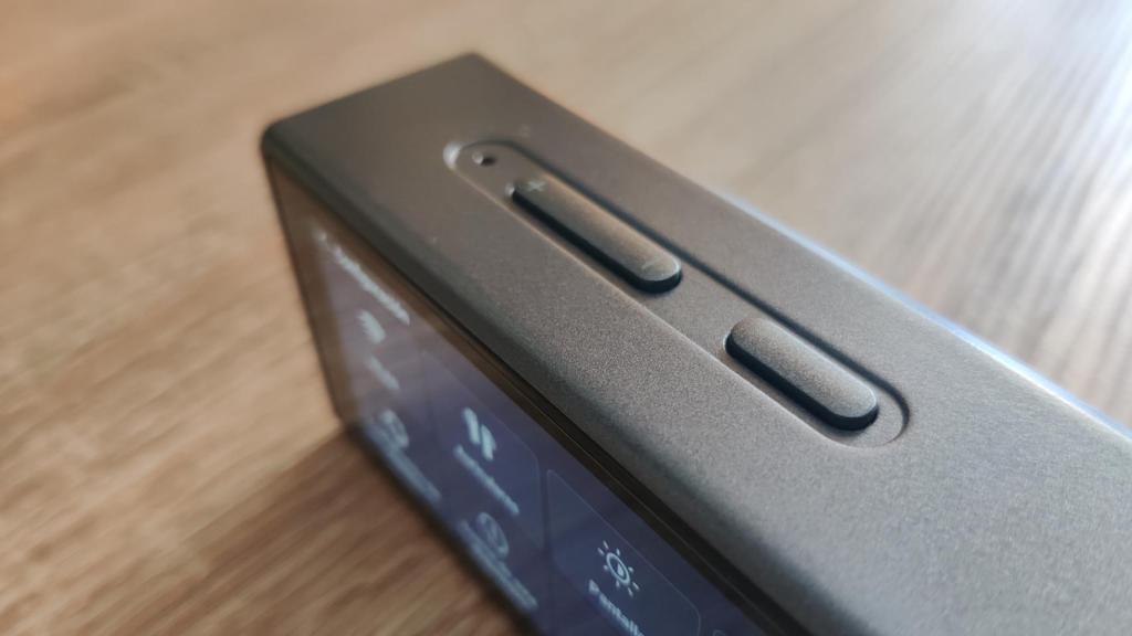 Los botones superiores para controlar el volúmen y el encendido y apagado