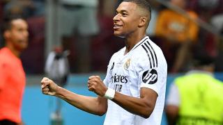 Mbappé celebra su gol con la camiseta del Real Madrid.