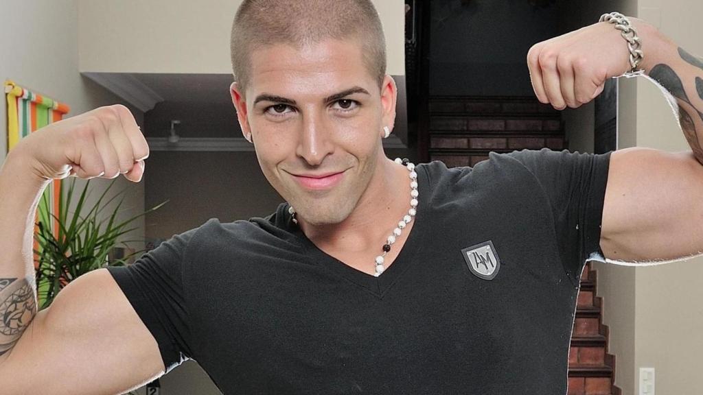 Labrador en la foto promocional del programa 'Gandía Shore'.