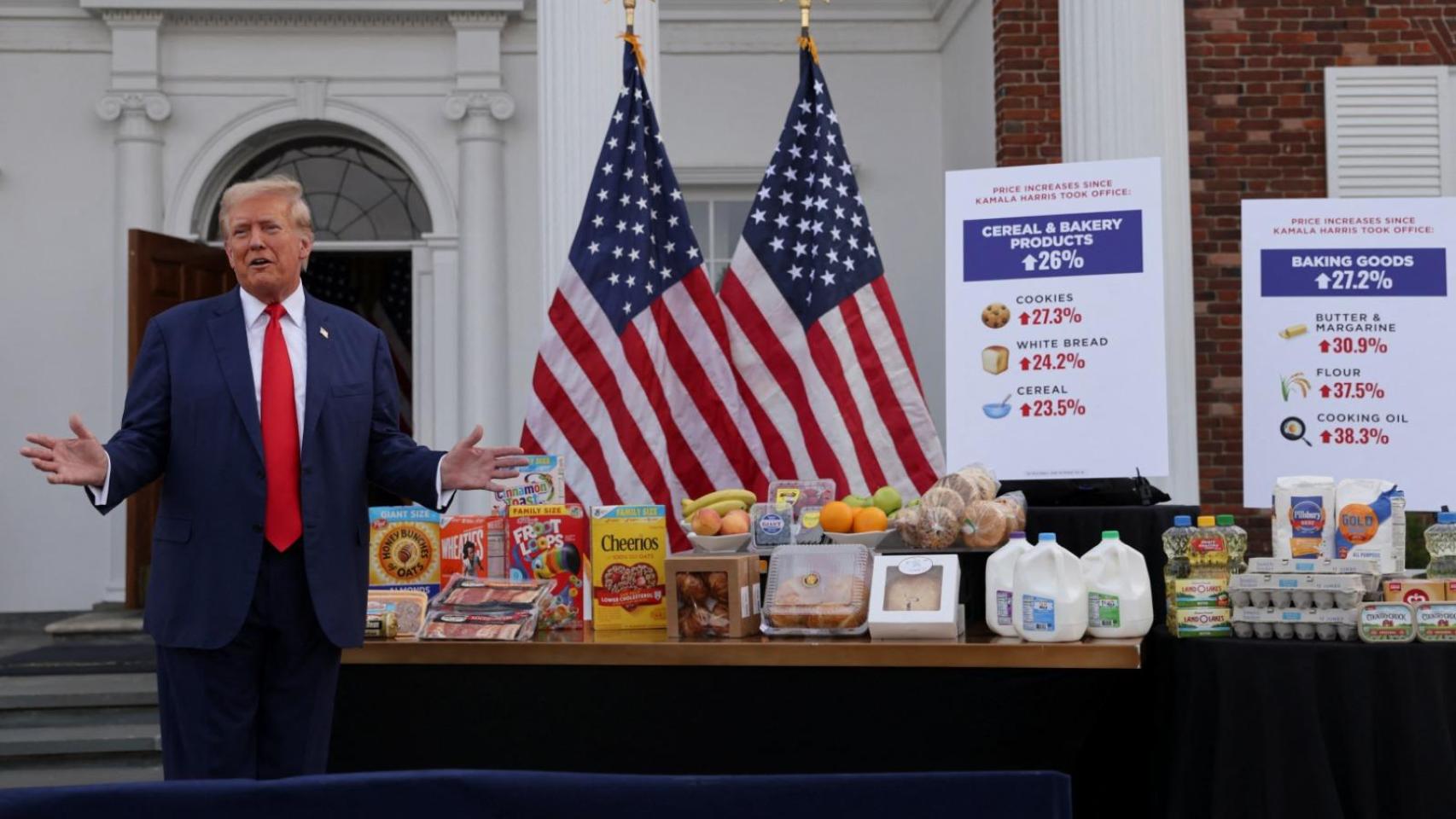 El candidato presidencial republicano y expresidente estadounidense Donald Trump asiste a una conferencia de prensa en el Trump National Golf Club, en Bedminster, Nueva Jersey, EEUU.