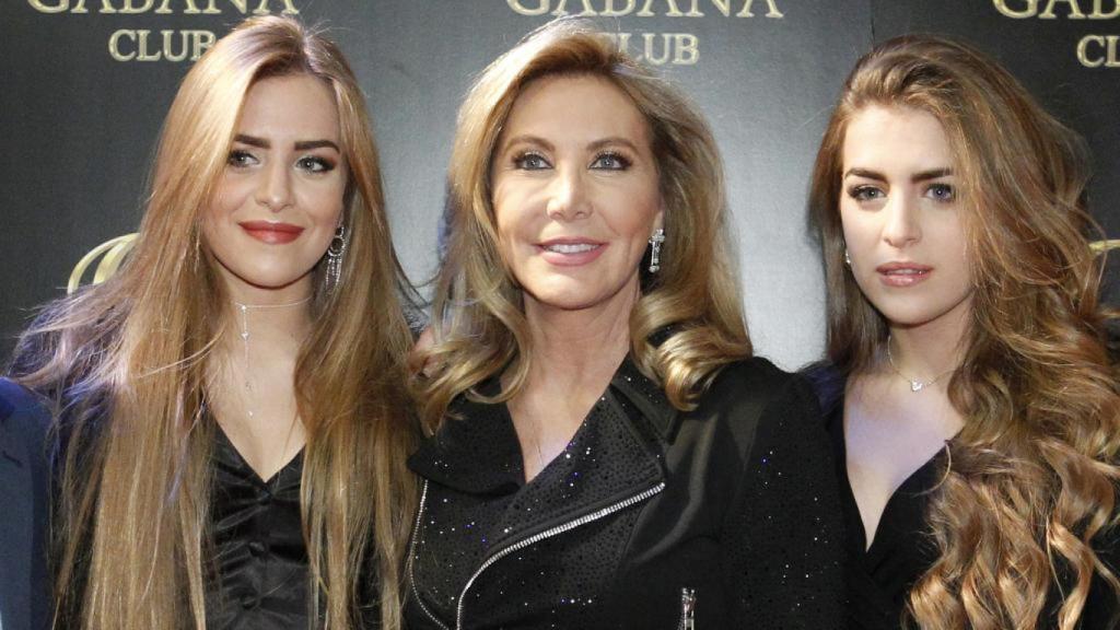 Norma Duval y sus sobrinas, Paula y Andrea, en una imagen de 2018.