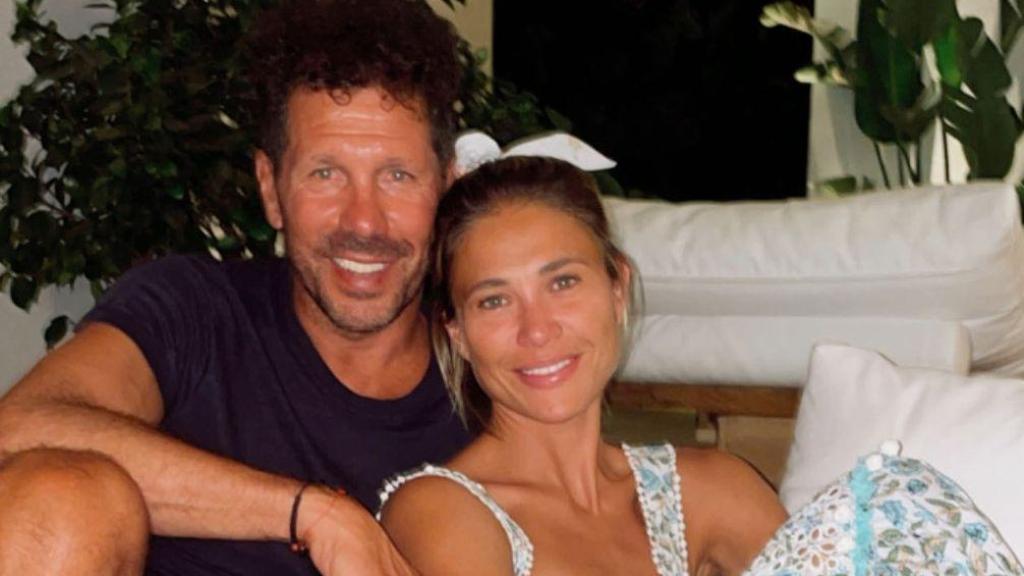 Diego Pablo Simeone y su mujer, Carla Pereyra, en una fotografía publicada por el entrenador en su perfil de Instagram.