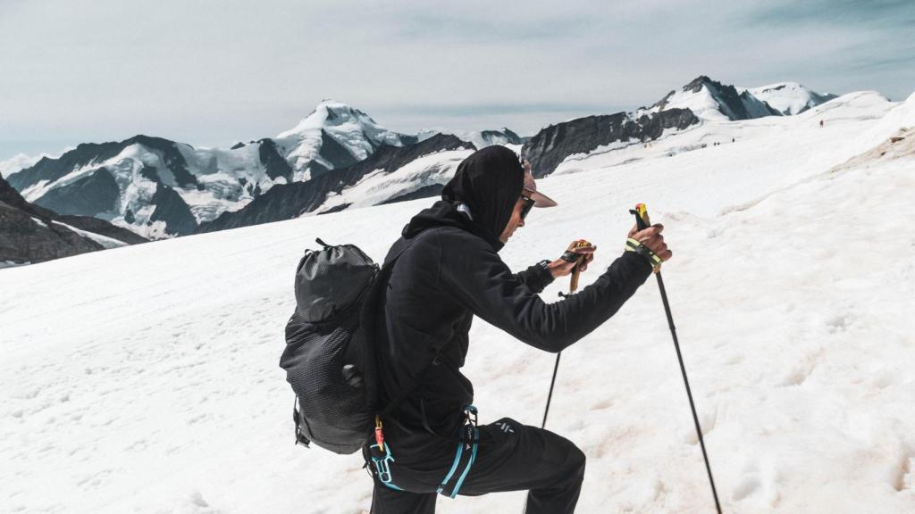 Kilian Jornet durante una etapa de su reto Alpine Connections.