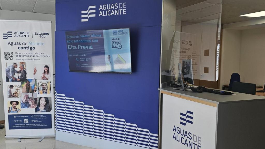 Una sede de la compañía Aguas de Alicante que ahora lanza la tarifa pensionista.