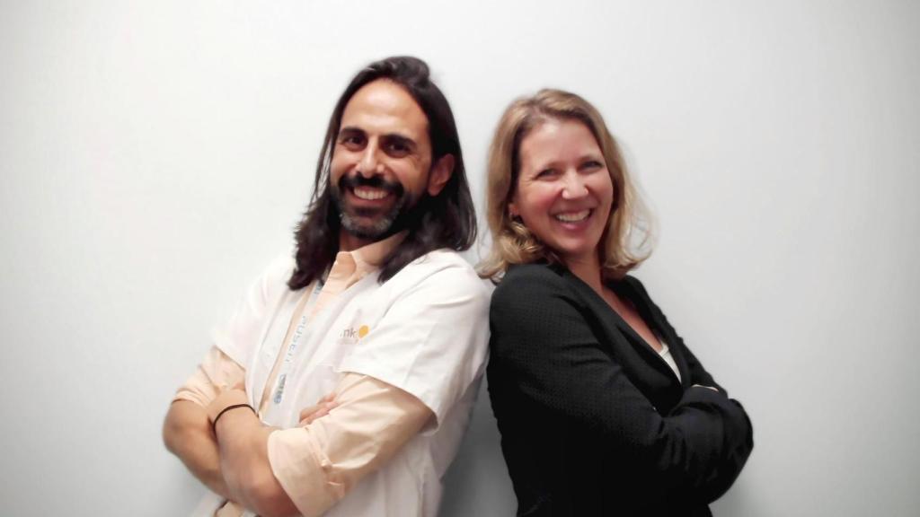 Manuel Luque, cofundador, CIO y CTO de Rethink Medical, y Szilvia Endrényi, cofundadora, CEO y CFO de la compañía.