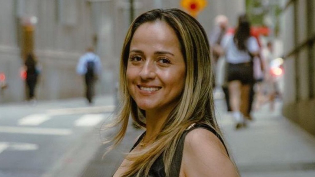 Eliana ha fundado su propia empresa de exterminio de piojos.