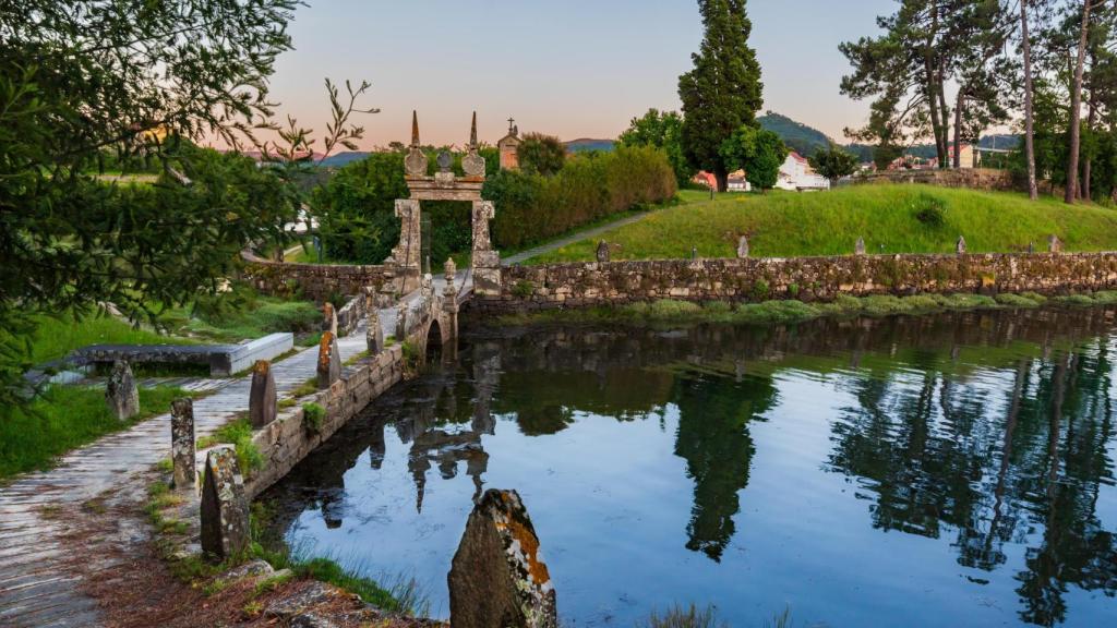 Camino de entrada a la Illa de Medal