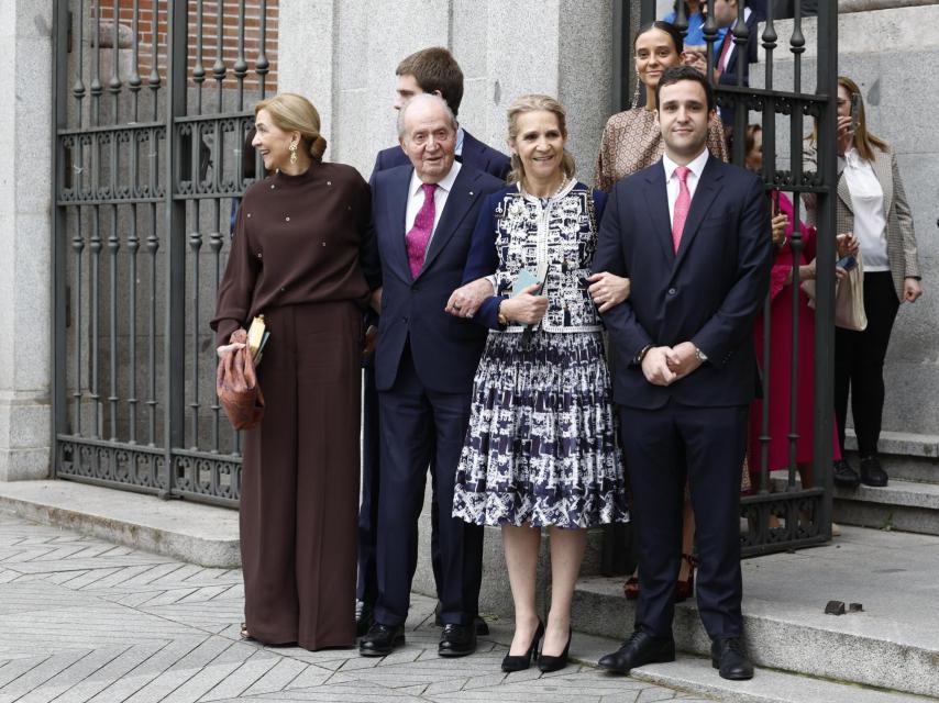 El primogénito de la infanta Elena junto a parte de la Familia Real en la boda de Almeida y Teresa Urquijo.