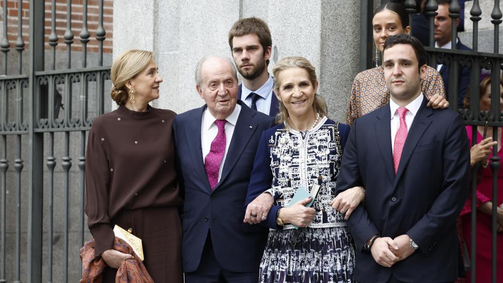 Victoria Federica junto a varios miembros de la Familia Real en la boda de Almeida y Teresa Urquijo.