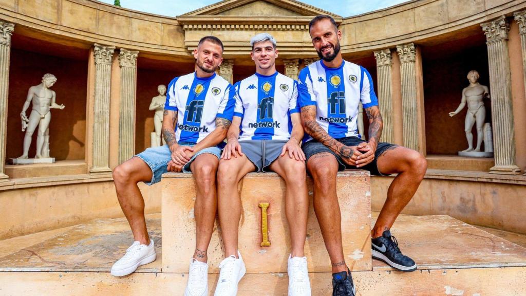 Presentación de la camiseta local del Hércules para la temporada 24/25.