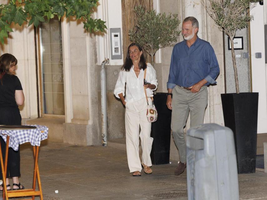 Los Reyes, a la salida del restaurante La Lonja del mar.