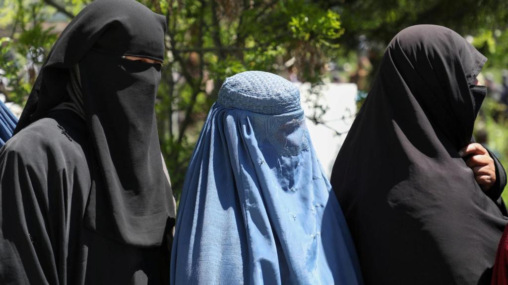 Tres mujeres en Kabul, Afganistán.