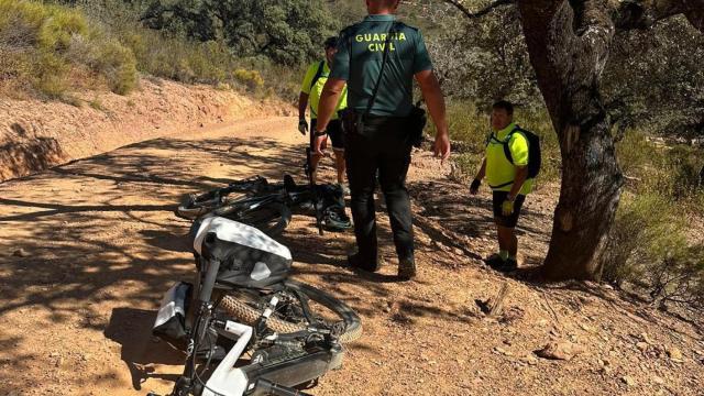 La Guardia Civil auxilia a un ciclista